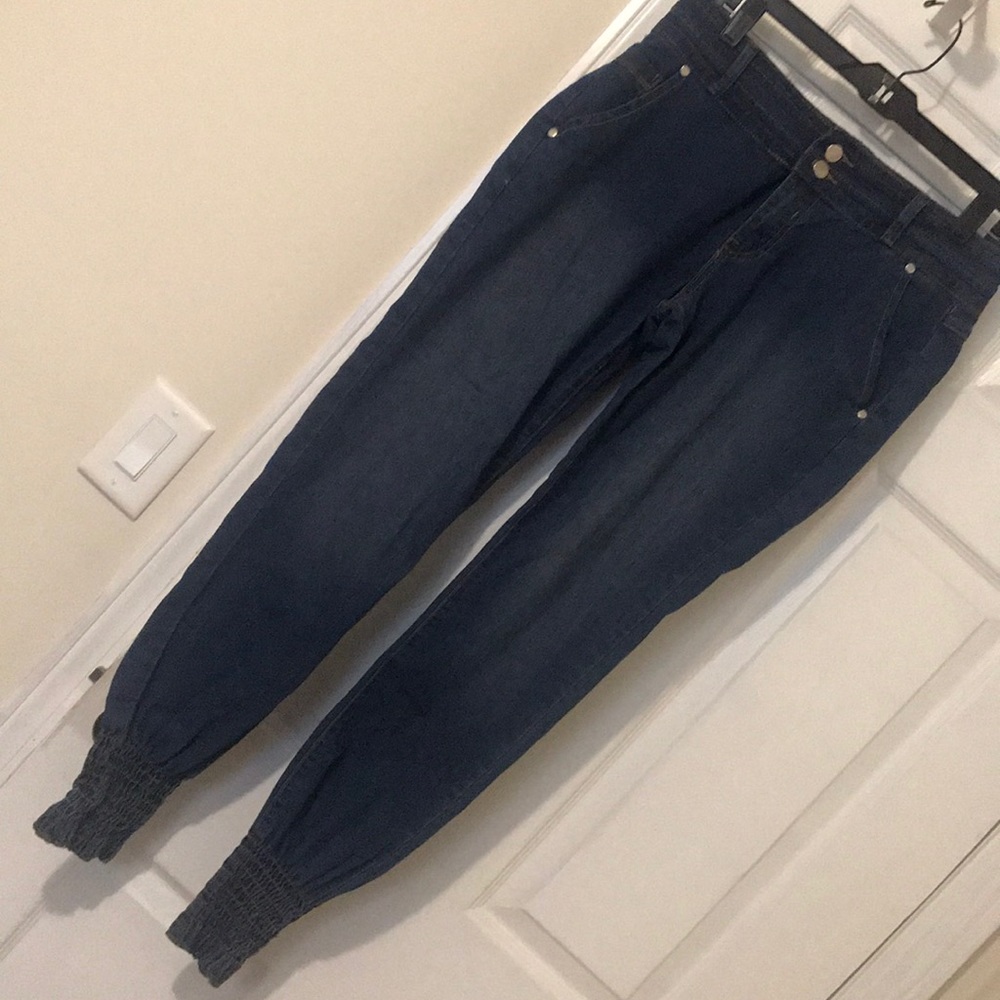 Apple botton jeans